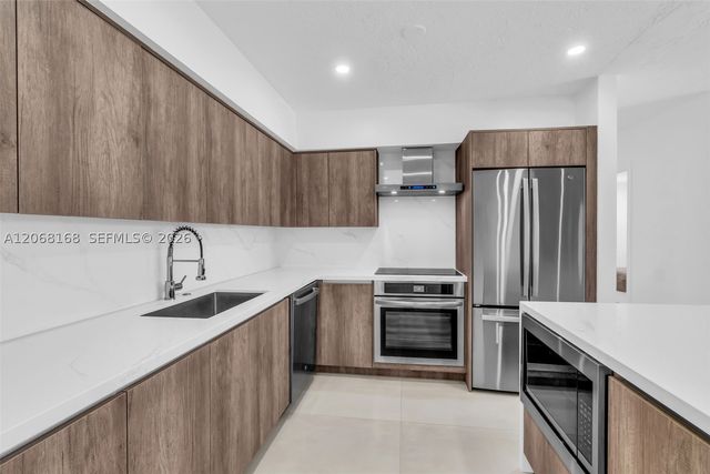 1524 NE 14th Ter, Fort Lauderdale, FL 33304