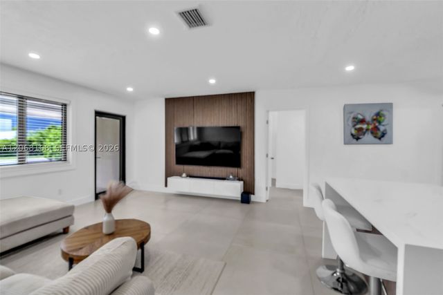 1524 NE 14th Ter, Fort Lauderdale, FL 33304