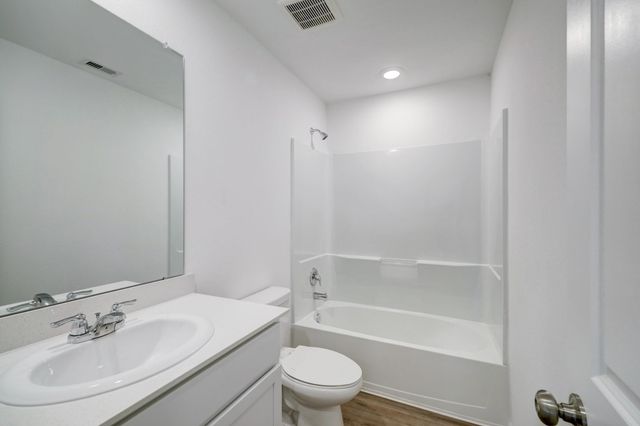 8907 Estes Lake Drive, Baytown, TX 77521