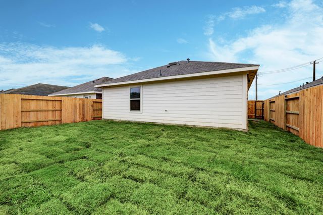 8907 Estes Lake Drive, Baytown, TX 77521