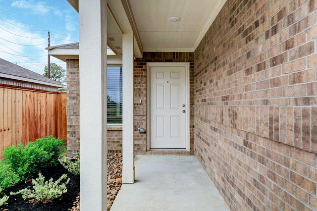 8907 Estes Lake Drive, Baytown, TX 77521