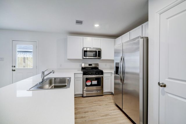 8907 Estes Lake Drive, Baytown, TX 77521