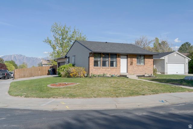 6739 S BLUE FLOWER CT, West Jordan, UT 84081