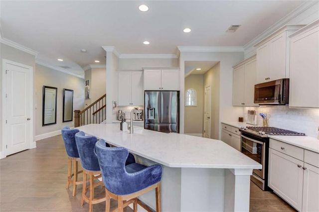 1450 Edgebrook Court, Atlanta, GA 30329