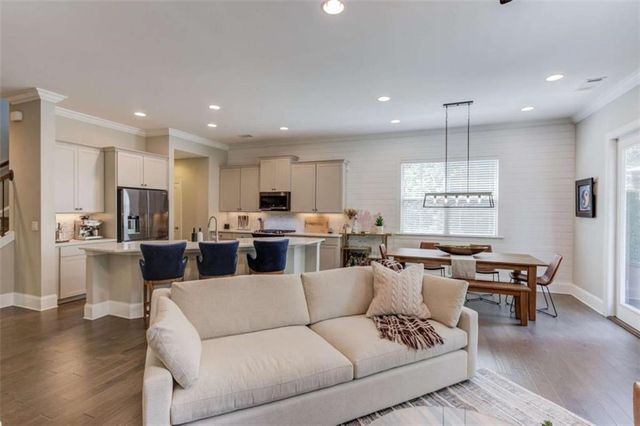 1450 Edgebrook Court, Atlanta, GA 30329