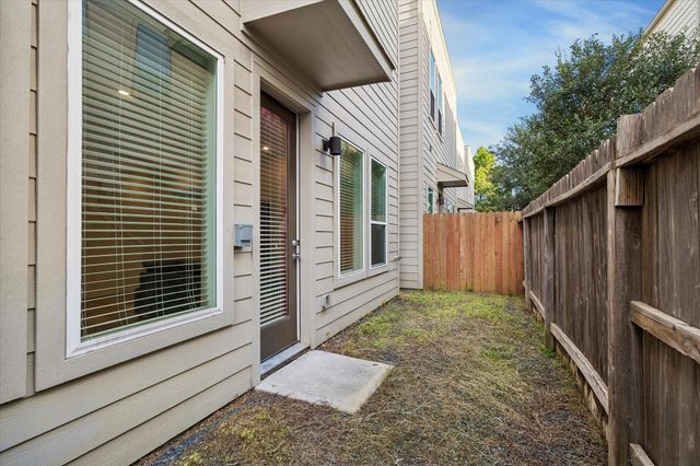 606 Thornton Road D, Houston, TX 77018