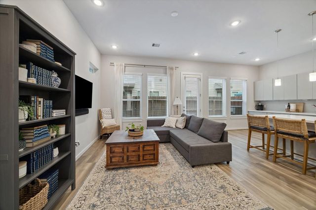 606 Thornton Road D, Houston, TX 77018