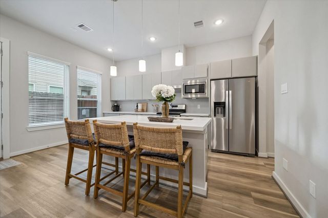 606 Thornton Road D, Houston, TX 77018