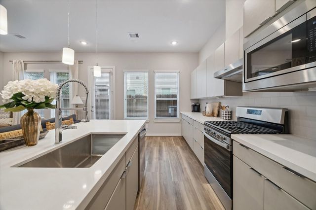 606 Thornton Road D, Houston, TX 77018