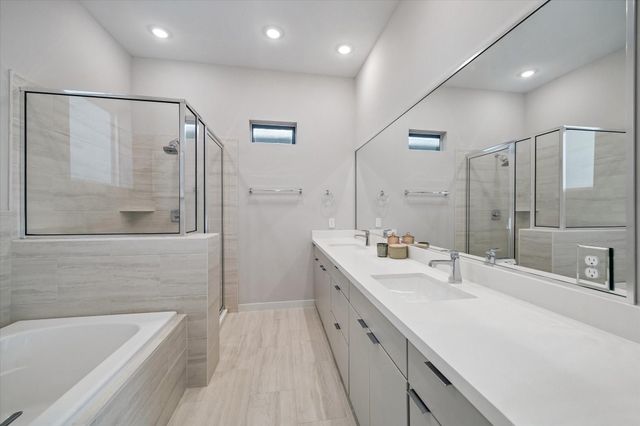 606 Thornton Road D, Houston, TX 77018