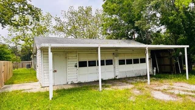 7110 Stewart Street, Hitchcock, TX 77563