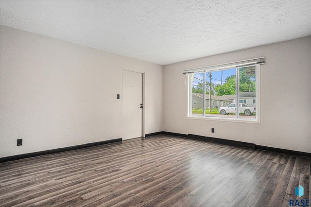 1309 S Gary Dr Drive, Sioux Falls, SD 57103