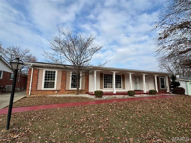 3835 Greengrass Drive, Florissant, MO 63033