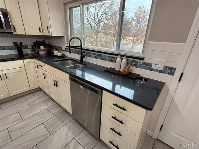 3835 Greengrass Drive, Florissant, MO 63033