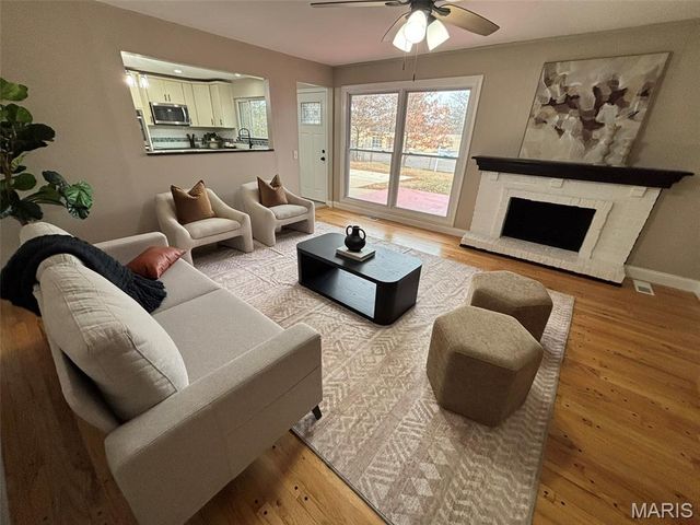 3835 Greengrass Drive, Florissant, MO 63033