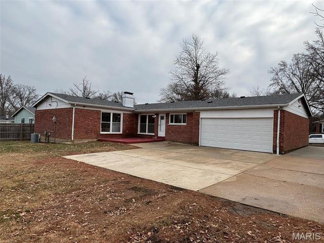 3835 Greengrass Drive, Florissant, MO 63033