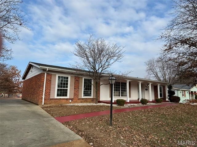 3835 Greengrass Drive, Florissant, MO 63033