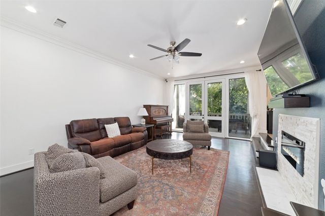 22 Sugarberry Circle, Houston, TX 77024