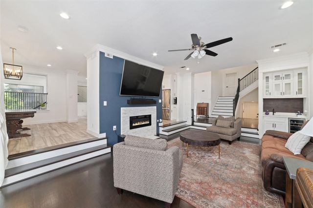 22 Sugarberry Circle, Houston, TX 77024