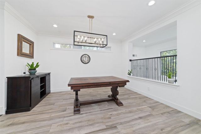 22 Sugarberry Circle, Houston, TX 77024