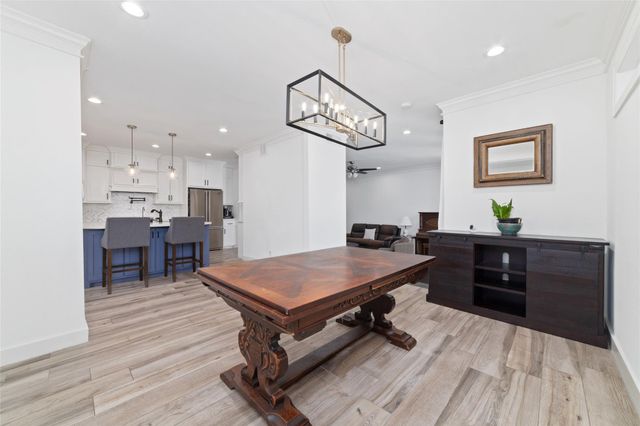 22 Sugarberry Circle, Houston, TX 77024