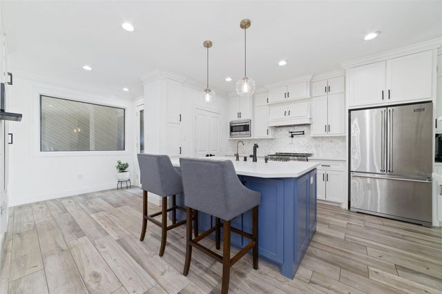 22 Sugarberry Circle, Houston, TX 77024