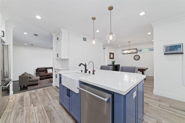 22 Sugarberry Circle, Houston, TX 77024