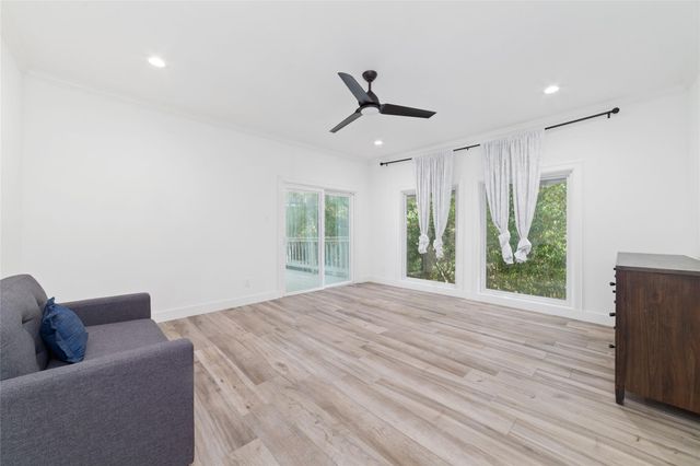 22 Sugarberry Circle, Houston, TX 77024