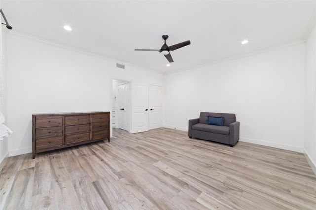 22 Sugarberry Circle, Houston, TX 77024