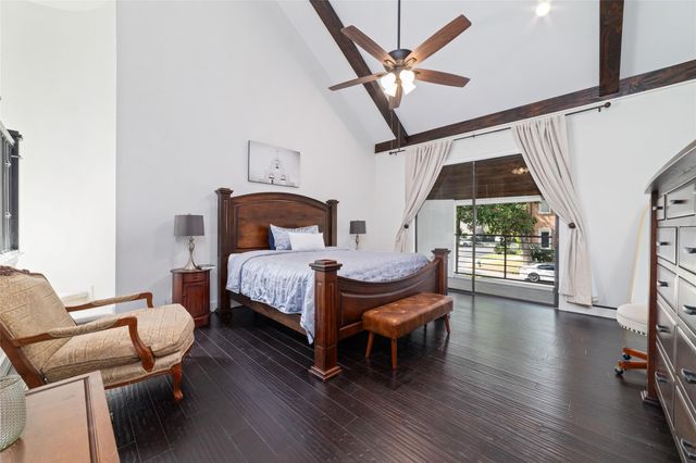 22 Sugarberry Circle, Houston, TX 77024