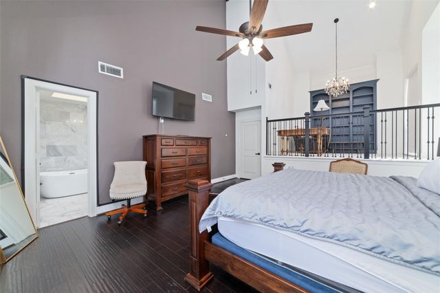 22 Sugarberry Circle, Houston, TX 77024