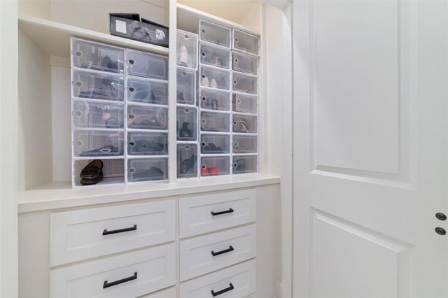 22 Sugarberry Circle, Houston, TX 77024