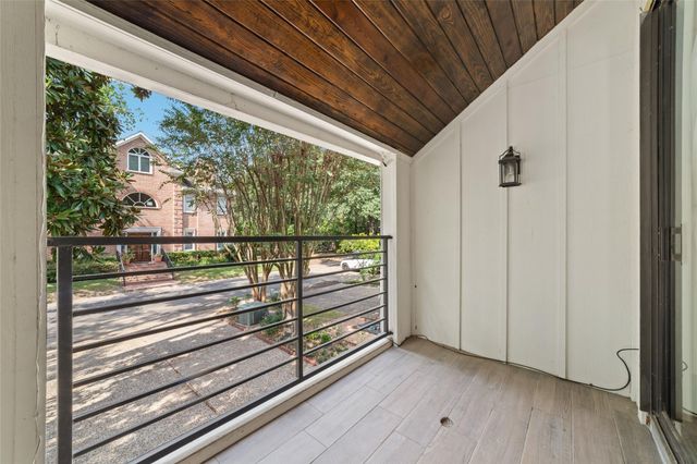 22 Sugarberry Circle, Houston, TX 77024