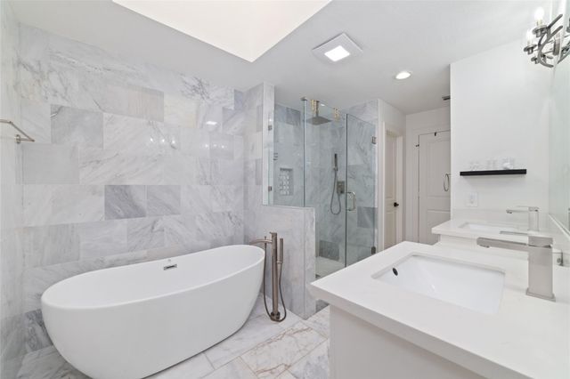 22 Sugarberry Circle, Houston, TX 77024