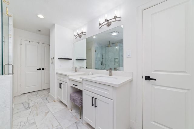 22 Sugarberry Circle, Houston, TX 77024