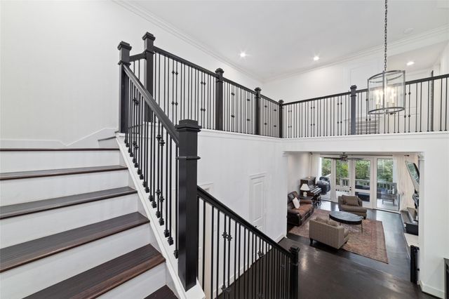 22 Sugarberry Circle, Houston, TX 77024