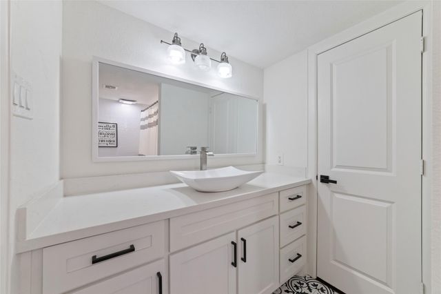 22 Sugarberry Circle, Houston, TX 77024