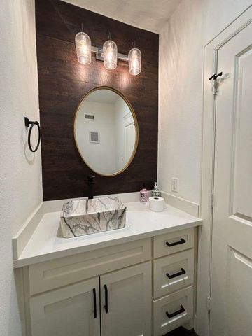 22 Sugarberry Circle, Houston, TX 77024