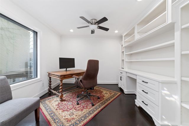 22 Sugarberry Circle, Houston, TX 77024