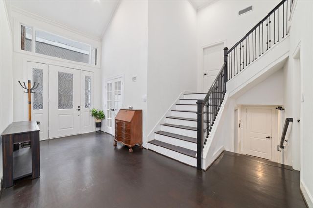 22 Sugarberry Circle, Houston, TX 77024