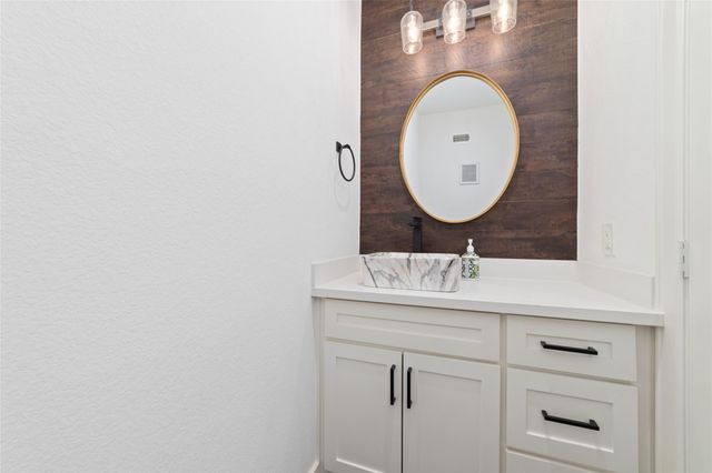 22 Sugarberry Circle, Houston, TX 77024