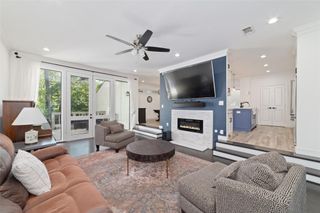 22 Sugarberry Circle, Houston, TX 77024