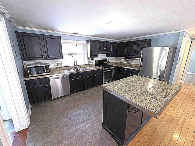 9 Norton Woods Drive, Newmarket, NH 03857