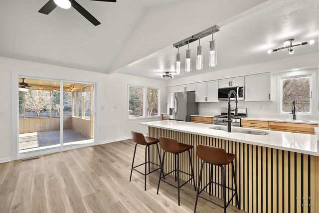 1004 Portsmouth Drive, Rockford, IL 61102