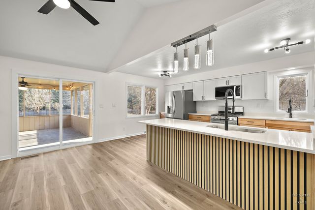 1004 Portsmouth Drive, Rockford, IL 61102