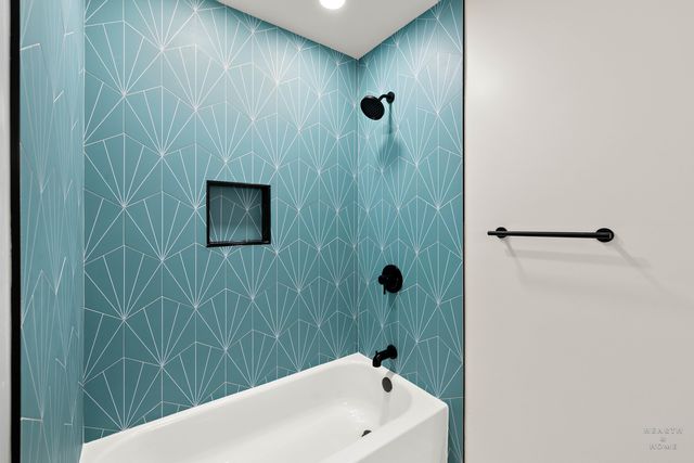 1004 Portsmouth Drive, Rockford, IL 61102