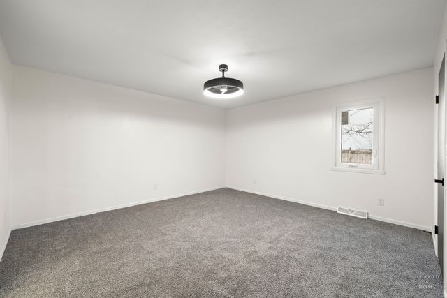 1004 Portsmouth Drive, Rockford, IL 61102