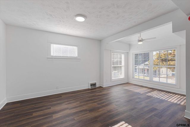 3117 N 59th Street, Omaha, NE 68104