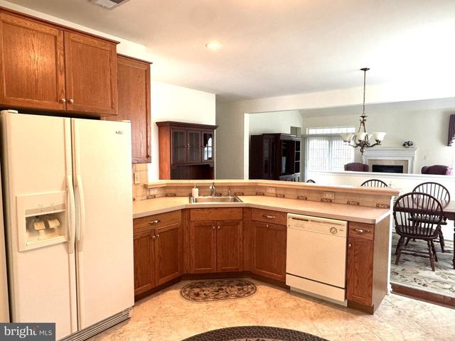 11 LUCAYA CIR, Hamilton, NJ 08691