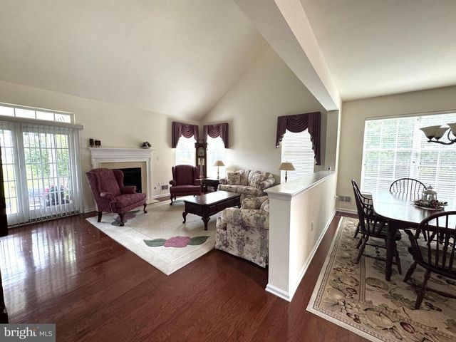 11 LUCAYA CIR, Hamilton, NJ 08691